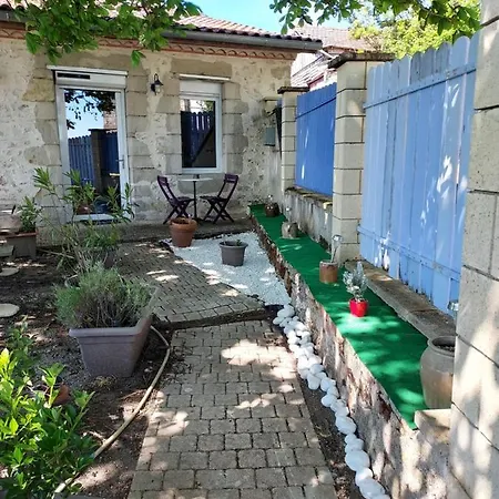 Gasthuis Bellevue 3 Rue Du Bourg A Montastruc 47380 Entree Independante 3*