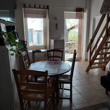 Gasthuis Bellevue 3 Rue Du Bourg A Montastruc 47380 Entree Independante 3*